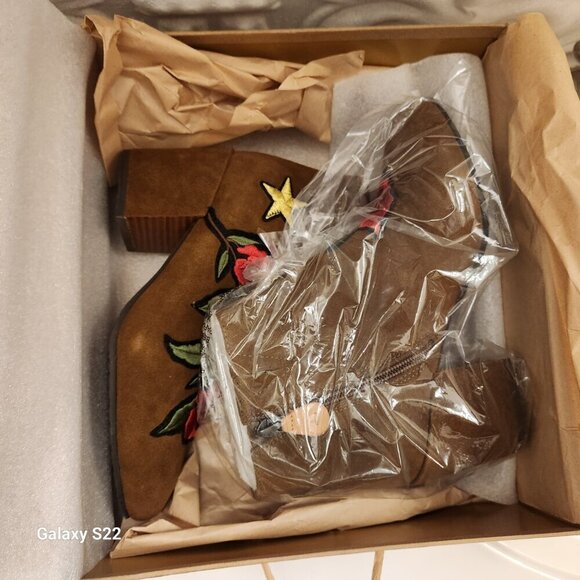 Gentle Souls "Blaise Patches" Embroidered boots. NIB. SIze 6 - Picture 9 of 11